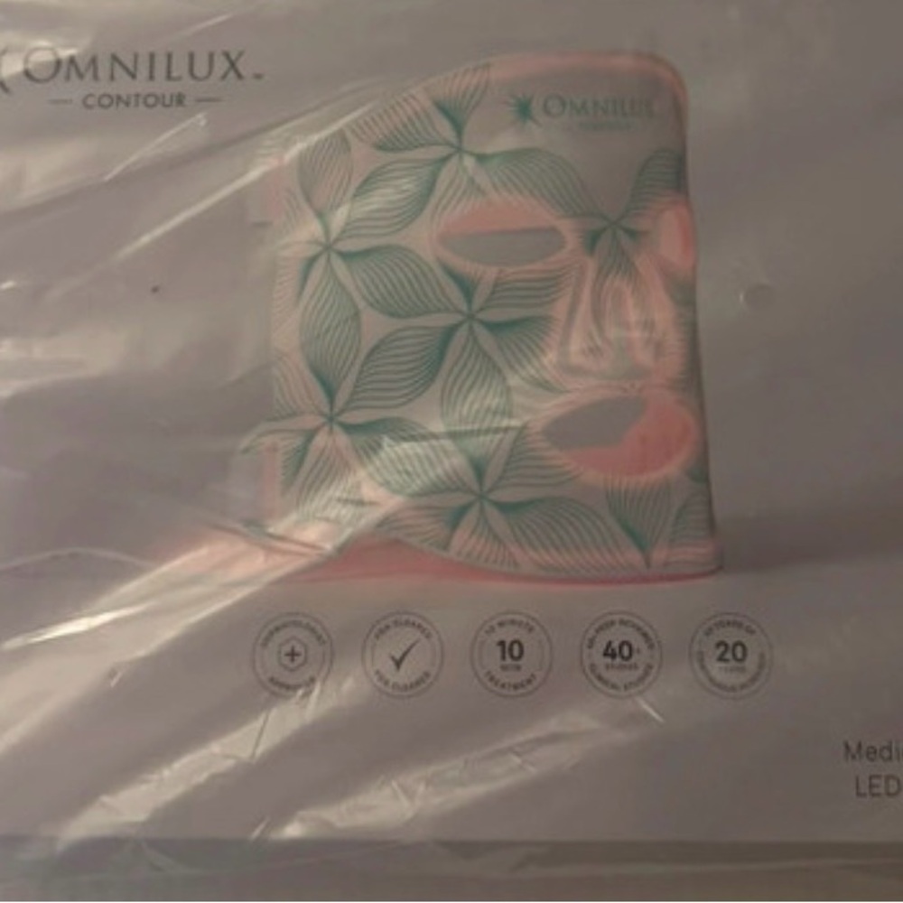 Contour Face Mask OMNILUX New in box - Picture 6 of 6